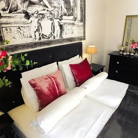 Golden Stars Apartment *