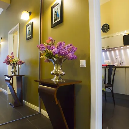 Golden Stars Apartment *